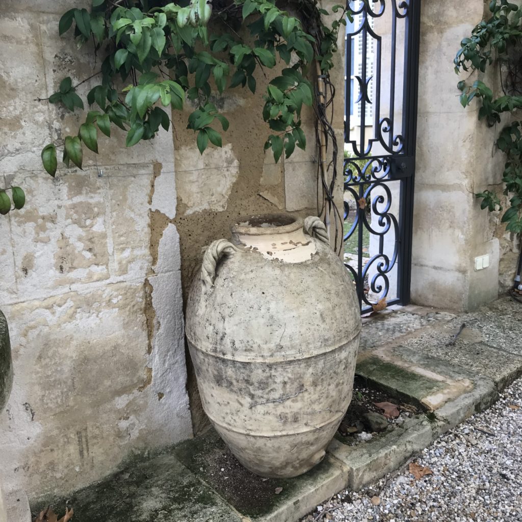 PDT-2018-Les Baux de Provence-Château Estoublon-Amphore romaine-Les Papotis de Thalie