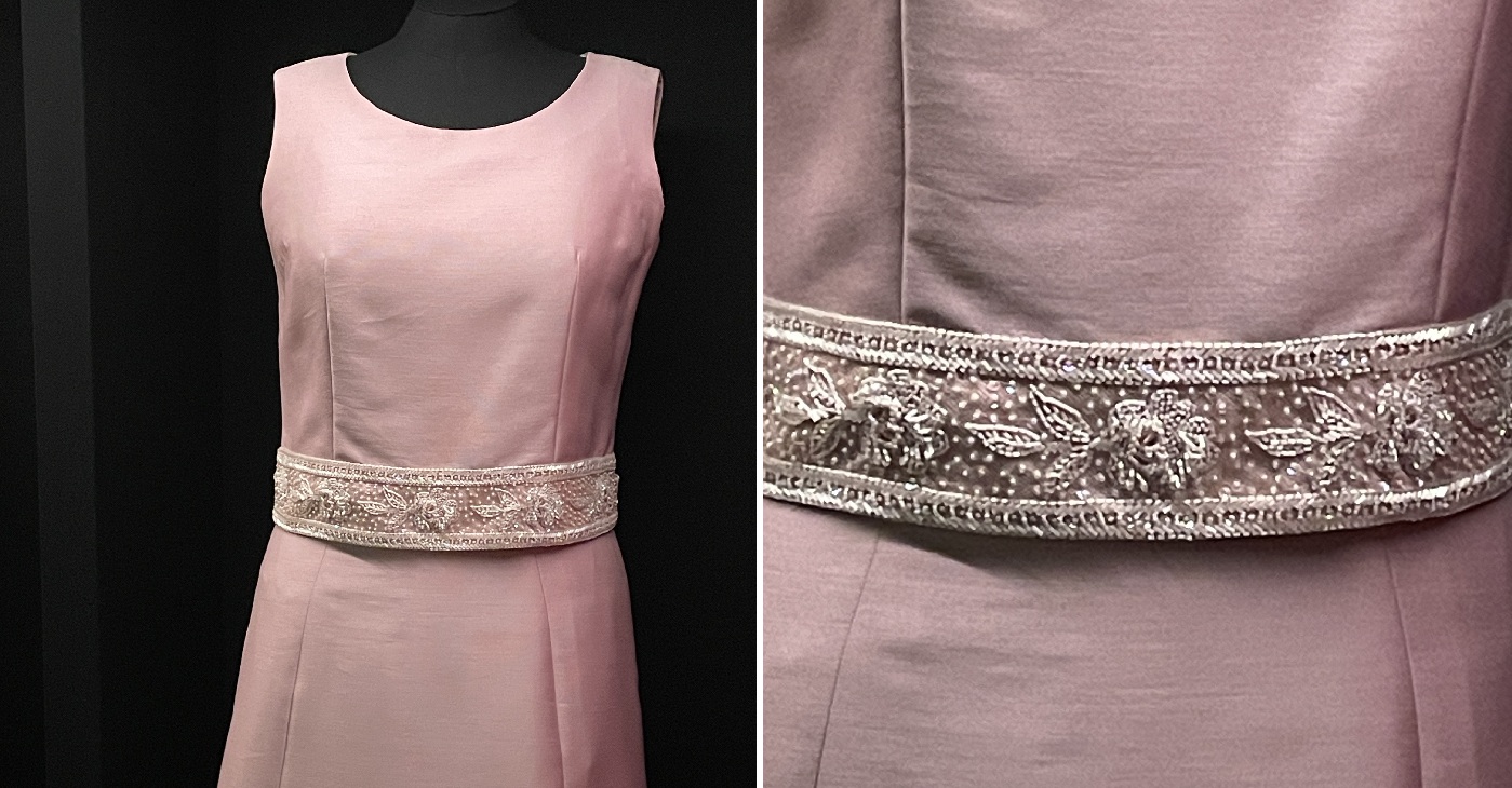 PDT-2026-Londres-Expo_Elizabeth_II_Robe_rose_poudre